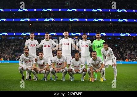 Team von Tottenham Hotspur; Pierre-Emile Hojbjerg, Matt Doherty, Eric Dier, Cristian Romero, Hugo Lloris, Rodrigo Bentancur, Ben Davies, Harry Kane, Lucas Moura, Ivan Perisic und Son Heung-Min - Tottenham Hotspur gegen Sporting CP, UEFA Champions League, Tottenham Hotspur Stadium, London, Großbritannien - 26.. Oktober 2022 Stockfoto