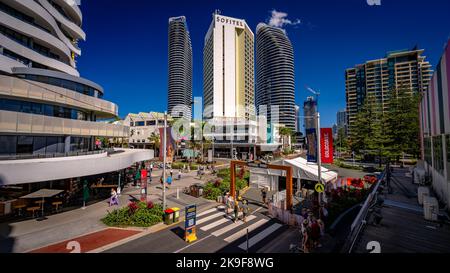 Gold Coast, Queensland, Australien - die Hauptstraße von Broadbeach wurde wegen des Grundwasser Country Music Festivals gesperrt Stockfoto