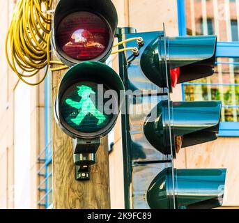 BERLIN, DEUTSCHLAND - Okt 28, 2014: In der ehemaligen DDR, die heute zu Deutschland gehört, ist Ampelmann das berühmte Symbol auf Fußgängersignalen Stockfoto