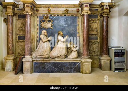 WEIMAR, DEUTSCHLAND - 19. DEZEMBER 2015: Skulptur der Heiligen drei Könige im Matthäusevangelium in der Kirche St. P Stockfoto