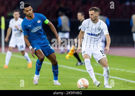 06-10-2022: Sport: FC Zürich / PSV ZÜRICH, SCHWEIZ - 6. OKTOBER: Cody Gakpo (PSV Eindhoven) und Nikola Boranijasevic (FC Zürich) während des Spiels E Stockfoto