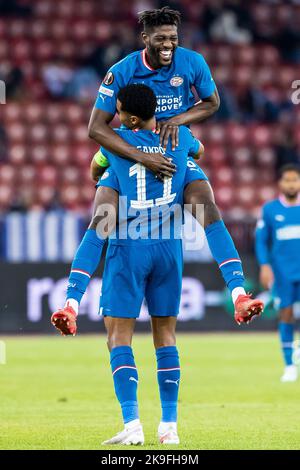 06-10-2022: Sport: FC Zürich / PSV ZÜRICH, SCHWEIZ - 6. OKTOBER: Cody Gakpo (PSV Eindhoven) und Ibrahim Sangare (PSV Eindhoven) während des Spiels E Stockfoto