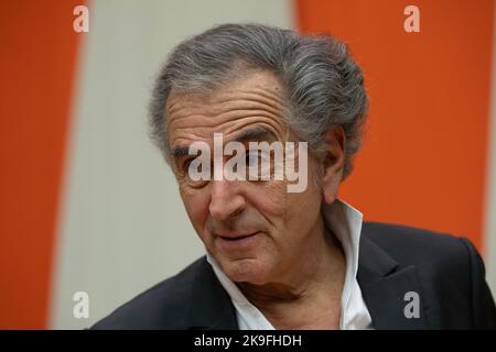 27. Oktober 2022, New York, New York, USA: Der französische Intellektuelle Bernard-Henry Levy spricht während der Vorführung und Podiumsdiskussion seines Dokumentarfilms Why Ukraine im UN-Hauptquartier. Die Veranstaltung wurde von der französischen UN-Mission organisiert. Botschafter Frankreichs Nichola De Riviere, Botschafter der Ukraine Khrystyna Hayovyshyn. Moderiert wurde das Panel von Dora Chomiak, Präsidentin der amerikanisch-ukrainischen Organisation Razom. (Bild: © Lev Radin/Pacific Press via ZUMA Press Wire) Stockfoto