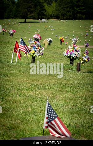 Memorial Place in Danville mit, Kreuzen, amerikanischen Fahnen und Blumen Stockfoto