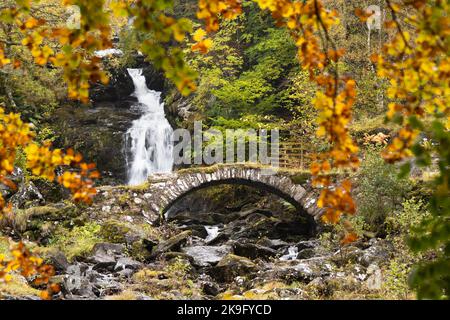 Glen Lyon Packhorse Bridge (lokal als römische Brücke bekannt), Glen Lyon, Nr Aberfeldy, Breadalbane, Perth und Kinross, Schottland, Vereinigtes Königreich Stockfoto