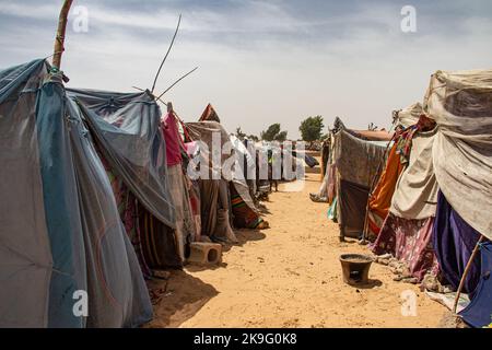 Flüchtlingslager IDP (Internal Displaced Persons), das vor bewaffneten Konflikten zwischen Oppositionsgruppen und Regierung Zuflucht sucht. Schlechte Lebensbedingungen Stockfoto