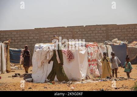 Flüchtlingslager IDP (Internal Displaced Persons), das vor bewaffneten Konflikten zwischen Oppositionsgruppen und Regierung Zuflucht sucht. Schlechte Lebensbedingungen Stockfoto