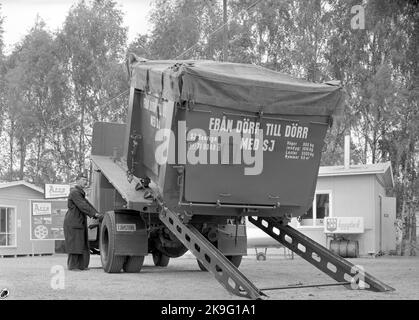 St. Eriksmässan 1954. Werbung von Tür zu Tür mit SJ. Stockfoto