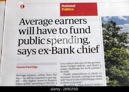 „Die Durchschnittsverdiener werden die öffentlichen Ausgaben finanzieren müssen, sagt der ehemalige Bankchef der Zeitung Lord Mervyn King Guardian, Schlagzeile am 24. Oktober 2022 in Großbritannien Stockfoto