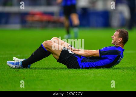 Mailand, Italien. 26., Oktober 2022. Edin Dzeko (9) von Inter beim UEFA Champions League-Spiel zwischen Inter und Viktoria Plzen bei Giuseppe Meazza in Mailand. (Bildnachweis: Gonzales Photo - Tommaso Fimiano). Stockfoto