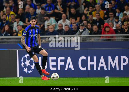 Mailand, Italien. 26., Oktober 2022. Alessandro Bastoni (95) von Inter beim UEFA Champions League-Spiel zwischen Inter und Viktoria Plzen bei Giuseppe Meazza in Mailand. (Bildnachweis: Gonzales Photo - Tommaso Fimiano). Stockfoto