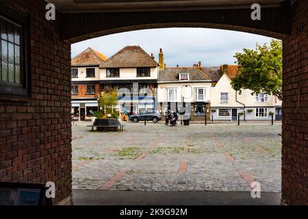 Sandwich,England,Vereinigtes Königreich - 30. August 2022 : Blick auf den Marktplatz von der Guildhall Stockfoto