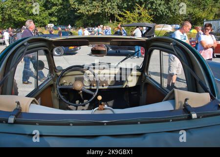 Fiat 500 C Topolino, mit amerikanisierter Front, produziert von 1936 - 1955, Oldtimer, Oldtimer, Oldtimer, Rückansicht des Innenraums Stockfoto