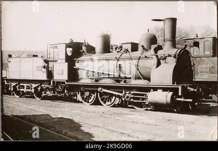 Chemins de Fer de Paris à Orléans et du Midi, PO-Midi Lok 030,651 mit Tender 7.392 und rechts ist die Kabine von PO-Midi 230,037 zu sehen. Alternative Abkürzung P. O - Midi. Stockfoto