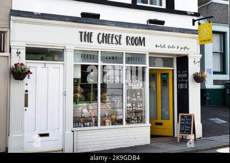 Conwy, Großbritannien - 16. Juli 2022: The Cheese Room Store in Conwy, North Wales. Stockfoto