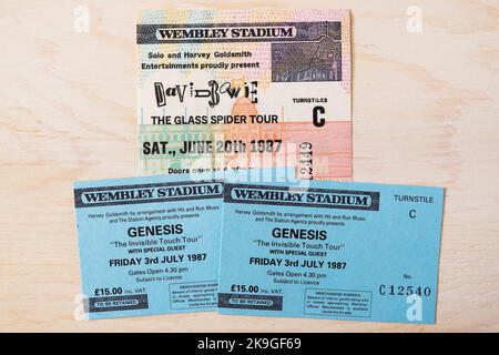 Ticketstubs für Genesis & David Bowie Konzerte im 1980s im Wembley Stadium, London, Großbritannien Stockfoto