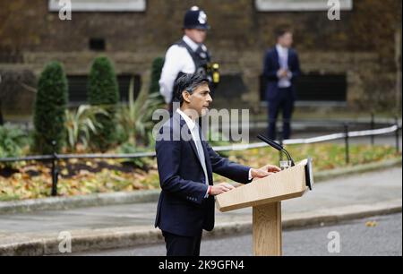 England, London, Westminster, 25.. Oktober 2022, der neue Premierminister Rishi Sunak spricht in Downing Street, als er Liz Truss übernimmt. Stockfoto