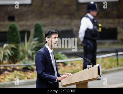 England, London, Westminster, 25.. Oktober 2022, der neue Premierminister Rishi Sunak spricht in Downing Street, als er Liz Truss übernimmt. Stockfoto