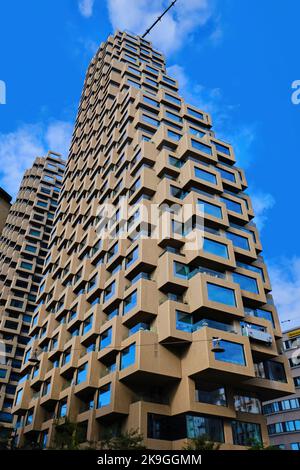 Stockholm, Schweden - Sept. 2022: Neues Doppelturm-Apartmentgebäude Norra Tornen und seine moderne Architektur, entworfen von Rem Koolhaas, Oma Stockfoto