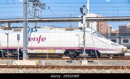 Außenansicht des AVE renfe-Zuges in Valencia, Spanien Stockfoto