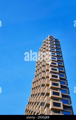 Stockholm, Schweden - Sept. 2022: Neues Doppelturm-Apartmentgebäude Norra Tornen und seine moderne Architektur, entworfen von Rem Koolhaas, Oma Stockfoto