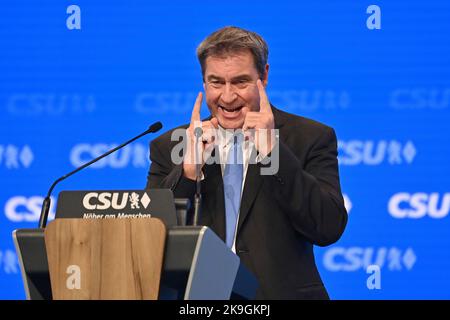 Augsburg, Deutschland. 28. Oktober 2022. Markus SOEDER (Ministerpräsident von Bayern und CSU-Vorsitzender), Rede, Geste, CSU-Parteikonferenz 2022 am 28.. Und 29.. Oktober 2022 auf dem Messegelände Augsburg? Kredit: dpa/Alamy Live Nachrichten Stockfoto