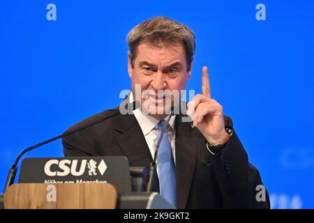 Augsburg, Deutschland. 28. Oktober 2022. Markus SOEDER (Ministerpräsident von Bayern und CSU-Vorsitzender), Rede, Geste, CSU-Parteikonferenz 2022 am 28.. Und 29.. Oktober 2022 auf dem Messegelände Augsburg? Kredit: dpa/Alamy Live Nachrichten Stockfoto