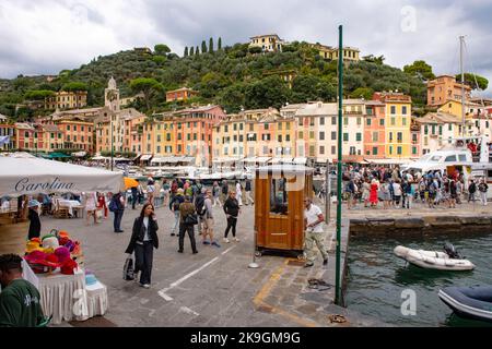 Portofino Ligurien Italien September 2022. Portofino; Ligurisch: Portofino ist eine Gemeinde in der Metropolstadt Genua an der italienischen Riviera. T Stockfoto