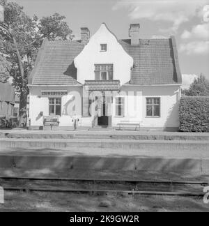 Der Bahnhof wurde 1899 erbaut. Stationshuset wurde nach einem Brand im Jahr 1913 neu gebaut. Abgenommenes Bahnhofshaus in anderthalb Stockwerken. Modernisiert 1942-43. Stockfoto