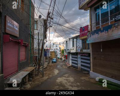 Ladakh, Indien - Juni 18,2022 : Straßen rund um Leh Stadt. Stadtbild von Leh. Stockfoto