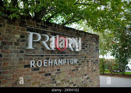 London - Oktober 2022: Priory Roehampton AKA The Priory, eine Klinik für psychische Gesundheit und Reha Stockfoto