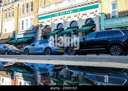 London - Oktober 2022: The Old Bank Pub an der Northcote Road in Clapham, South West London Stockfoto