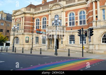 London - Oktober 2022: Das Battersea Arts Centre im Außenbereich. Ein Veranstaltungsort für darstellende Kunst auf Lavender Hill in Battersea, Südwesten Londons Stockfoto