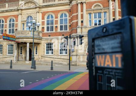 London - Oktober 2022: Das Battersea Arts Centre im Außenbereich. Ein Veranstaltungsort für darstellende Kunst auf Lavender Hill in Battersea, Südwesten Londons Stockfoto