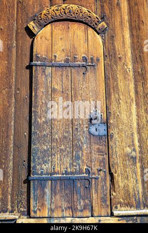 Alte Stabkirche Lom Holzschloss geschlossen, Norwegen, Skandinavien Stockfoto