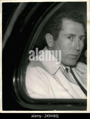 26. MAI 1958 - HEIMBÜRO, UM DIE EHE VON JERRY LEE LEWIS ZU UNTERSUCHEN. Das Home Office ist morgen, um das Ehewirr des 22-jährigen America Rock n' Roll-Sängers Jerry Lee Lewis, der hier auf einer Tournee ist, und seiner 13-jährigen Frau Myra zu untersuchen. Lewis und Myra bleiben in London. Während des Wochenendes wurde entdeckt, dass ihre Ehe im vergangenen Dezember fünf Monate dauerte, bevor seine Scheidung von seiner zweiten Frau endgültig wurde. Myras Vater, Herr J.W. Brown, seine Frau Lois und sein Sohn wohnen im selben Hotel in London. Beamte des Heimbüros werden die Ehe prüfen, wenn Lewis's lan Stockfoto