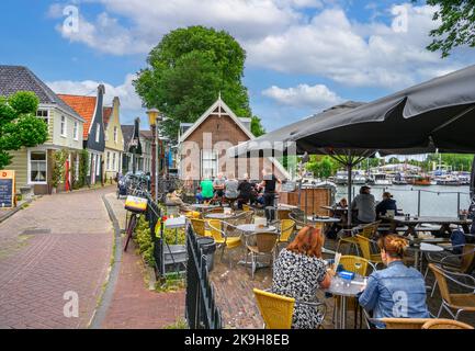 Café auf Nieuwendammerdijk im Stadtteil Nieuwendam, Amsterdam, Niederlande Stockfoto