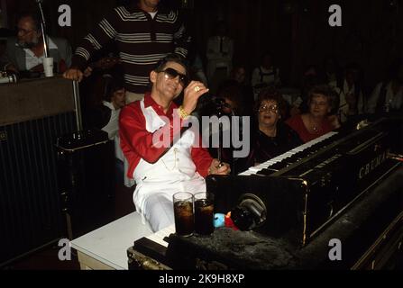 Memphis, TN, USA. 9.. Februar 2011. Jerry Lee Lewis bei der Geburtstagsfeier 1986 Datei Bildnachweis: Robin Nelson/ZUMAPRESS.com/Alamy Live News Stockfoto