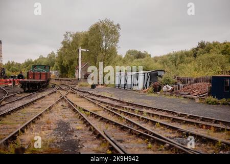 Durham Großbritannien: 7.. Juni 2022: Bahngleise des Bahnhofs Tanfield Stockfoto