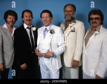 Memphis, TN, USA. 14.. Februar 2011. Jerry Lee Lewis mit seiner Band am Hochzeitstag, 1984. Datei Bildnachweis: Robin Nelson/ZUMAPRESS.com/Alamy Live News Stockfoto