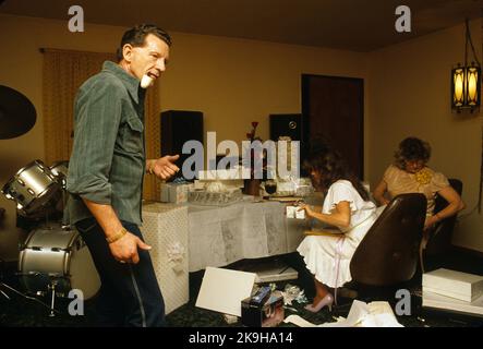 Memphis, TN, USA. 14.. Februar 2011. Jerry Lee Lewis mit Kerrie McCarver, Hochzeitstag 1984. Datei Bildnachweis: Robin Nelson/ZUMAPRESS.com/Alamy Live News Stockfoto