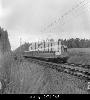 Staatsbahnen, SJ X0A5. Autozug auf der Stockholmer Zentrallinie - Södertälje. Der X0A5 hatte die höchste Geschwindigkeit von 94km/h und wurde Schwedens schnellster Zug auf ganzer Strecke. In Betrieb bis Mitte 1980s. Stockfoto