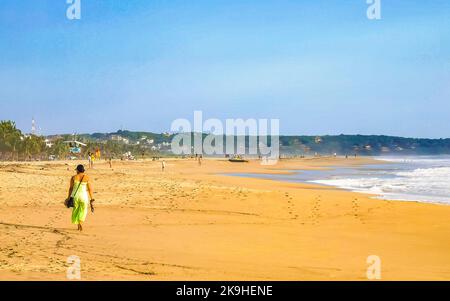 Extrem schöne riesige Surfer Wellen am Strand in Zicatela Puerto Escondido Oaxaca Mexiko. Stockfoto