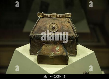 Der Lough Erne-Schrein im National Museum of Ireland, Archaeology, Dublin Stockfoto