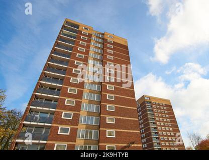 Großer Wohnblock in Tamworth, Großbritannien Stockfoto