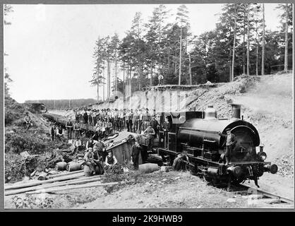 Arbeitsteam in der Grube Österhaninge Grus während des Baus der Stockholm-Nynäs-Bahn. Stockholm - Nynäs Railway, SNJ Lok 9. Stockfoto