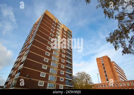 Großer Wohnblock in Tamworth, Großbritannien Stockfoto