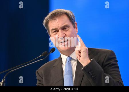 Augsburg, Deutschland. 28. Oktober 2022. Markus SOEDER (Ministerpräsident von Bayern und CSU-Vorsitzender), Rede, Geste, CSU-Parteikonferenz 2022 am 28.. Und 29.. Oktober 2022 auf dem Messegelände Augsburg? Kredit: dpa/Alamy Live Nachrichten Stockfoto