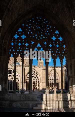 Alte Kathedrale, Innenkloster, Kathedrale Santa Maria de la Seu Vella, gotischer Stil, ikonisches Denkmal in der Stadt Lleida, Katalonien, Spanien. Stockfoto