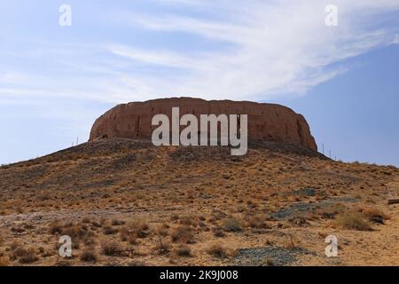 Chylpyk Kala Zoroastrian Dakhma (Turm der Stille), Kyzylkum-Wüste, Autonome Republik Karakalpakistan, Usbekistan, Zentralasien Stockfoto